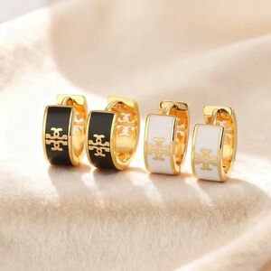 1pair Criss Cross Gothic Cross Cut out Hingis Mini Hoops Earrings Women's Men's